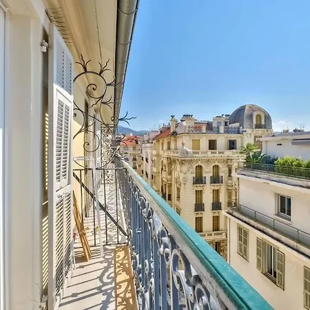 Magnifique A Proximite De La Plage Nice